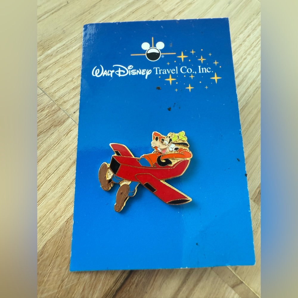 Disney goofy enamel pin